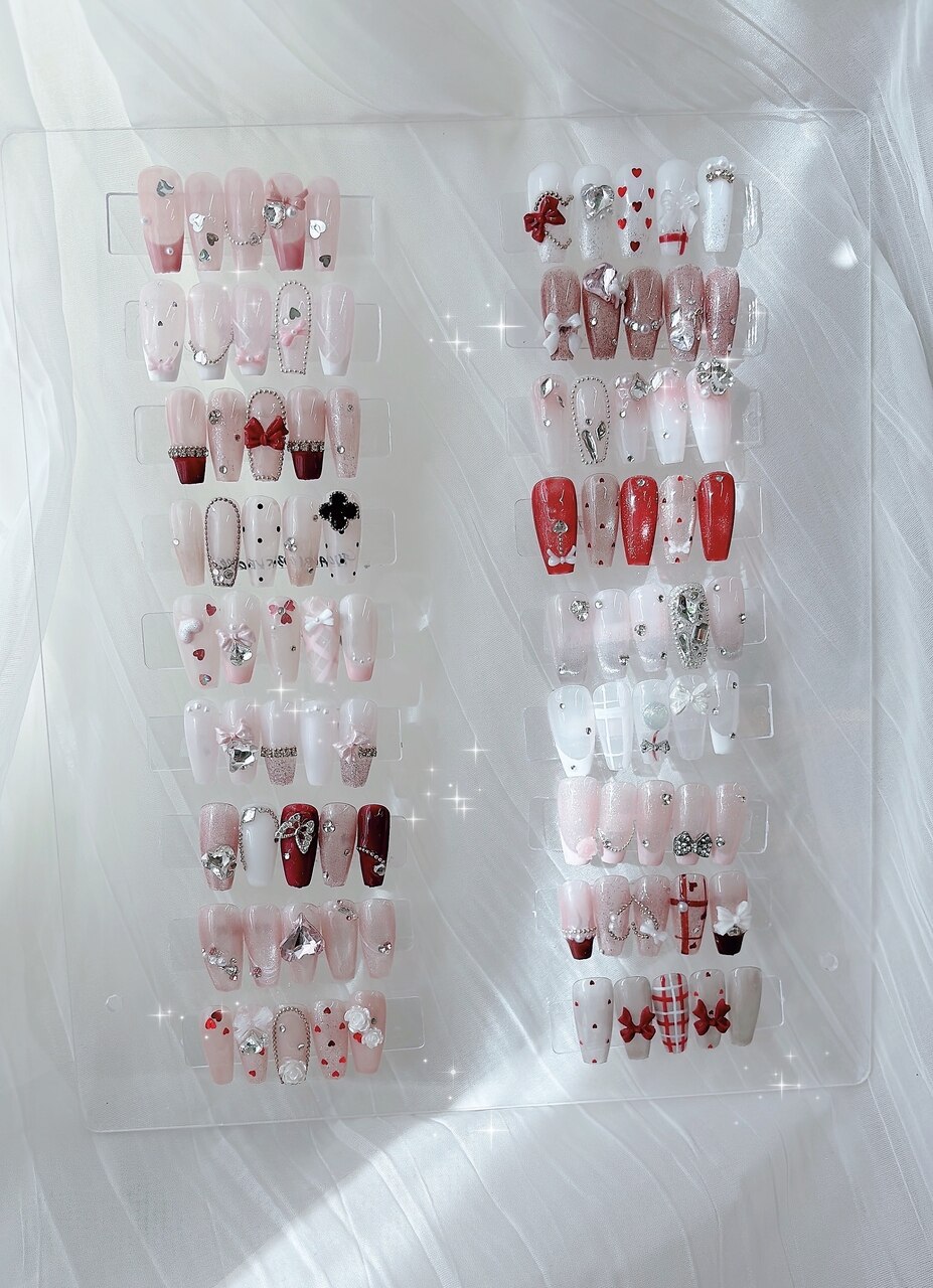 サンプルチップ展示 ピンク レッド ホワイト パーツ付け放題
