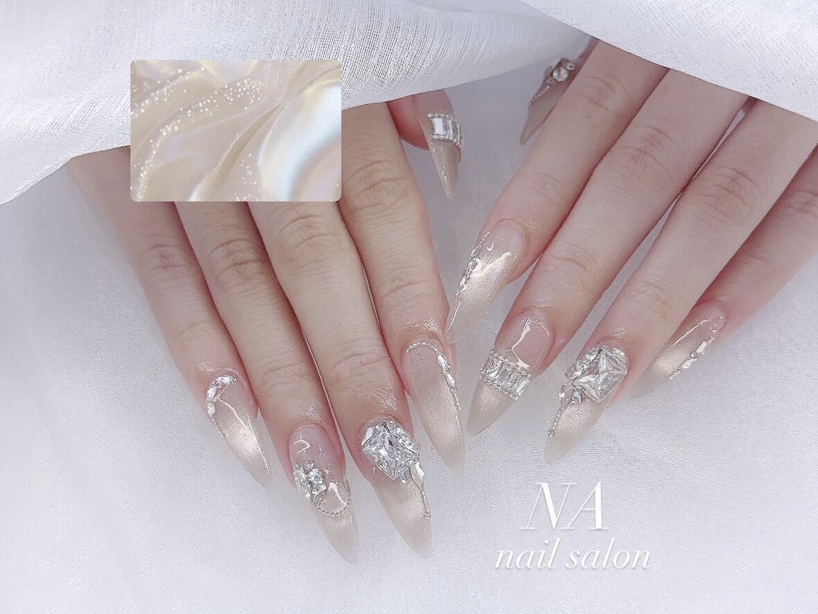 心斎橋ネイルサロン NA nail salon｜マグネットネイル ベージュ ビッグビジュー パール クリア 長さ出し